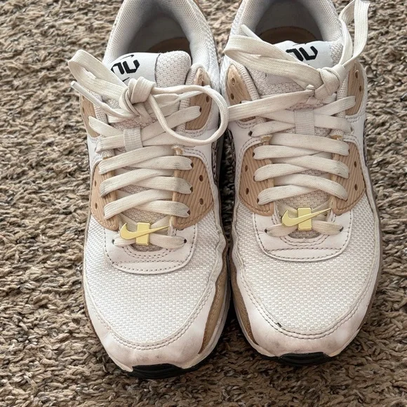 Nike Air Max Women’s Sneakers - Picture 2 of 6